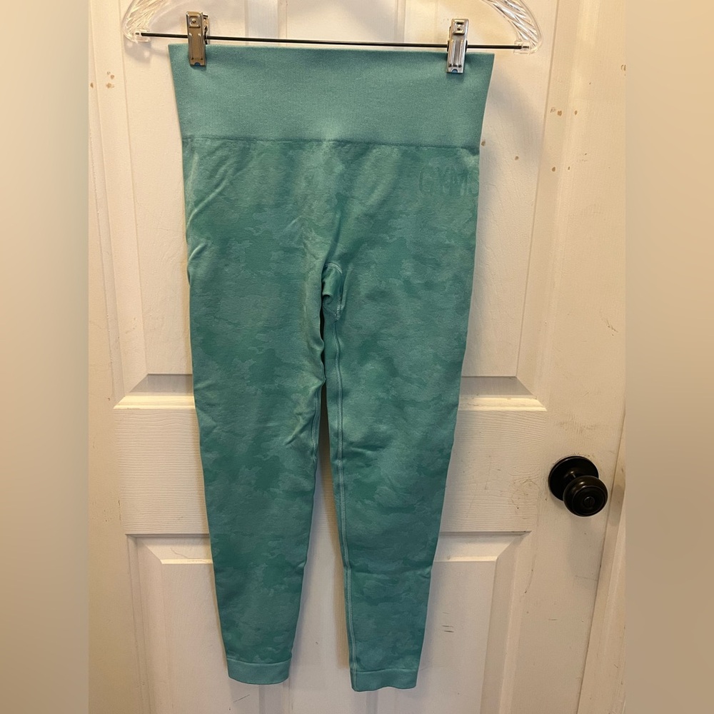 🦈 LIKE NEW Gymshark Adapt Camo Seamless Leggings in Light Green (?) - Sz Medium